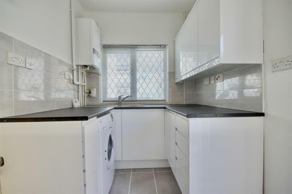 Improved Private House In Central Location Portsmouth Exteriör bild