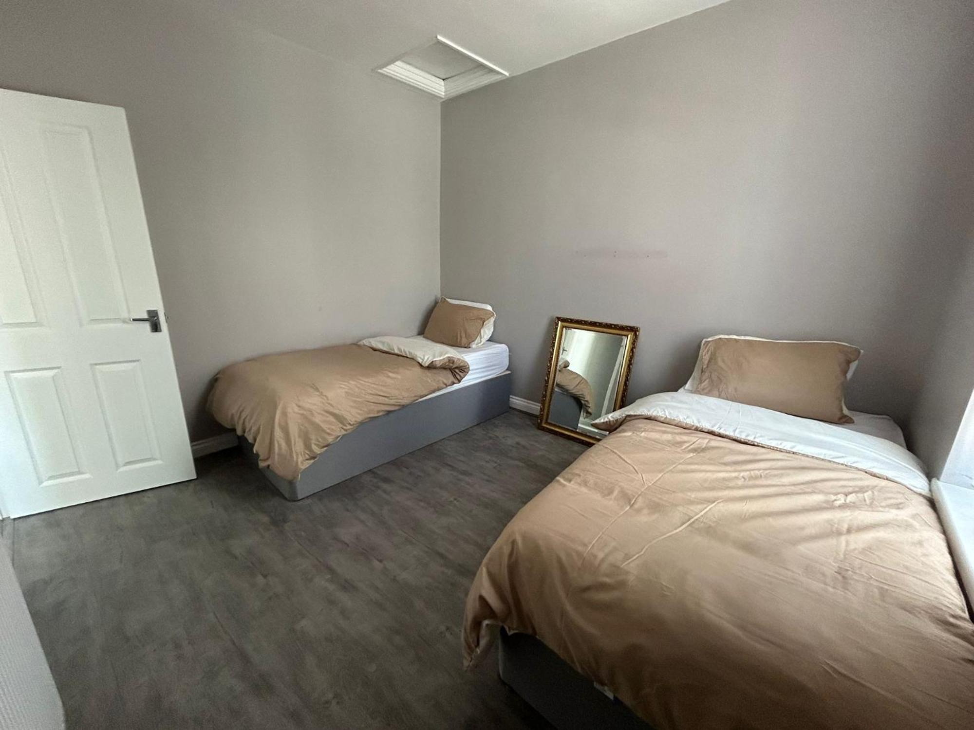 Improved Private House In Central Location Portsmouth Exteriör bild